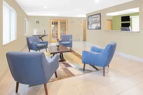 Super 8 by Wyndham East Moline - Hall