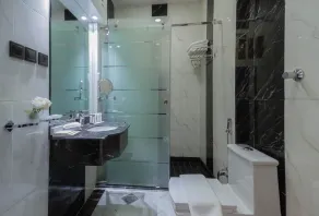 Cloud City Hotel - Bathroom