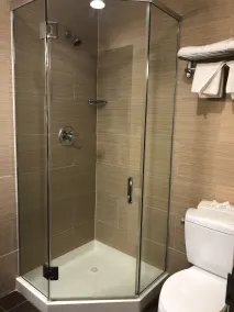 Days Inn by Wyndham Brooklyn Borough Park - Salle de bain