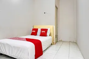 OYO Life 92684 Kost Mutiara Nirwana - Room