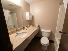Cedar Inn - Bathroom