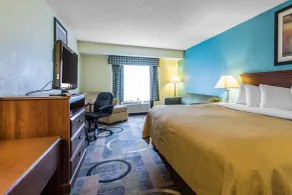 Quality Inn & Suites Memphis East - Room