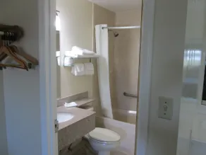 Super 8 by Wyndham Ft Walton Beach - Salle de bain