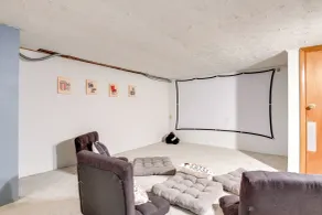 Deck & Seasonal Pool: Spacious Home Near Buffalo! - Innvendig