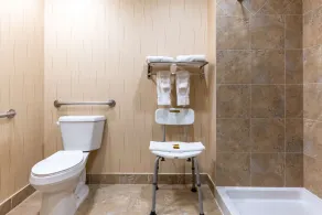 Best Western Plus South Edmonton Inn & Suites - Salle de bain