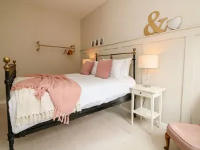 Wood Cottage - Room
