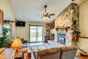 Near Hiking: Lakefront Getaway in Campbellsport! - Interiör
