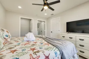 1 Block to Beach: Gulf Coast Escape w/ Patio! - Intérieur