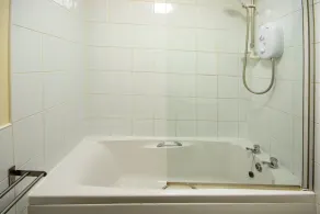 5 Varis Apartments - Baño