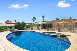 Comfort Inn Glenfield - Pool