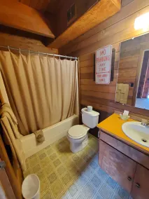 Virginian Resort - Bathroom