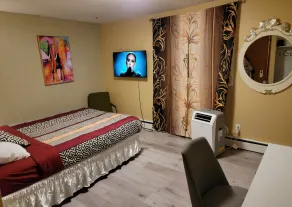 GRIZZLY MOTEL - Room