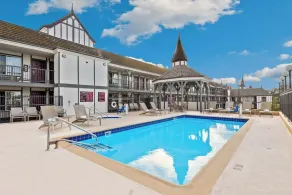 Anaheim Camelot Inn & Suites - Basseng