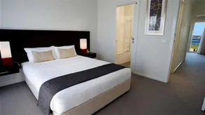 Quest Sanctuary Lakes - Room