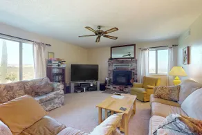 4BR Sierras-view Home w/ Pool & A/C - Dogs OK - Innvendig