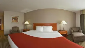 Holiday Inn Express Hotel & Suites Tell City by IHG - Habitación