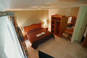 HOTEL EL CONQUISTADOR MONARCA. - Chambre