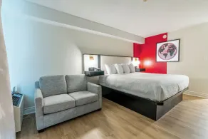 Ramada by Wyndham Kingston - Room
