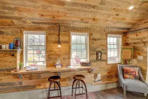 Cozy Crooked Lake Cabin: Snuggle In & Stay Awhile - Interiör