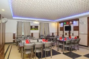 Airport Hotel J P Palace - Restaurant
