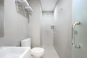 Amaris Hotel Margorejo Surabaya - Bathroom