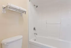 Super 8 by Wyndham Franklin Hwy 31 - Salle de bain