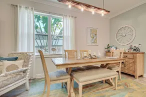 Airy Coastal Casa on Park: 6 Mi to Honeymoon Isle! - Interiör