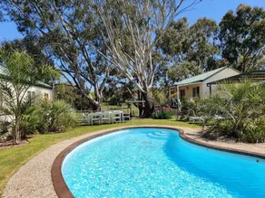 Golden Heritage Cottages - Pool
