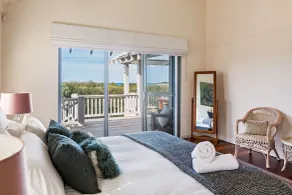 Beachfront House - Room
