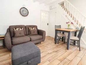 Sandy Shell Cottage - Living area