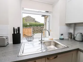 Hall Garth Cottage - Private kitchen
