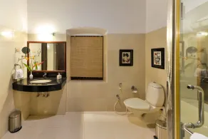 amã Stays & Trails, Ambika Vilas - Baño
