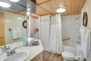 Waterfront Royal Home w/ Dock & Patio! - Innenbereich
