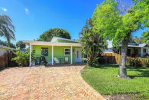 Tropical Naples Home Rental w/ Yard Near Beaches! - Intérieur