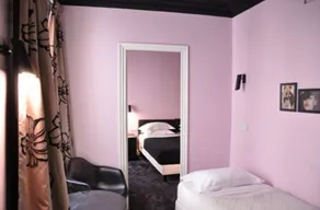 Hôtel Noir - Værelse
