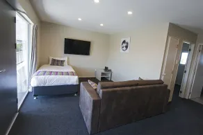 Ellerslie Palms Motel - Room