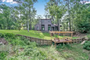 Coldspring Cottage < 1 Mi to Lake Livingston! - Interior