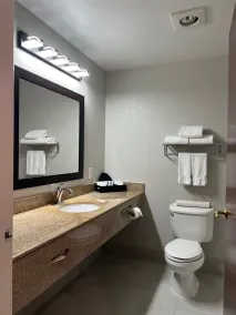 Riverside Hotel - Bathroom