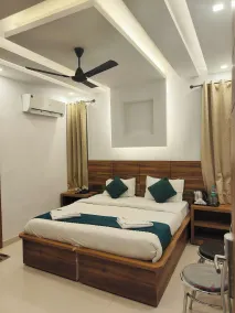 Hotel Vaidik Ganga - Room