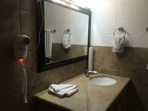Budget Inn Boise - Bathroom