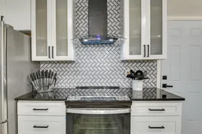 11 Mi to Six Flags! Poolside Oasis in Bedford - Interior