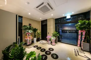 Hotel Box - Lobby