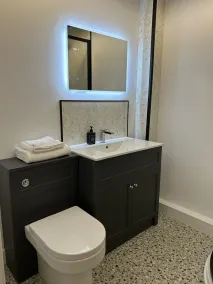Oliver Twist Country Inn - Bathroom
