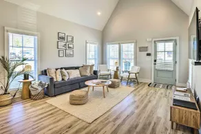 Opelika Townhome w/ Central A/C + Heating! - Interior