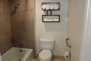 Howard Johnson by Wyndham San Diego Hotel Circle - Salle de bain