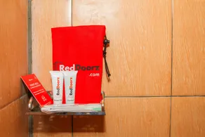 RedDoorz near Farmhouse Lembang - Badezimmer