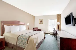 Days Inn by Wyndham Newport News City Center Oyster Point - Chambre