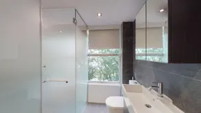 International Service Apartments at Raeburn Park - Bathroom