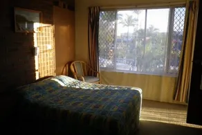 White Lanterns Motel - Rum