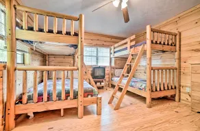 Rustic Young Harris Cabin w/ Fire Pit & Views - Innenbereich